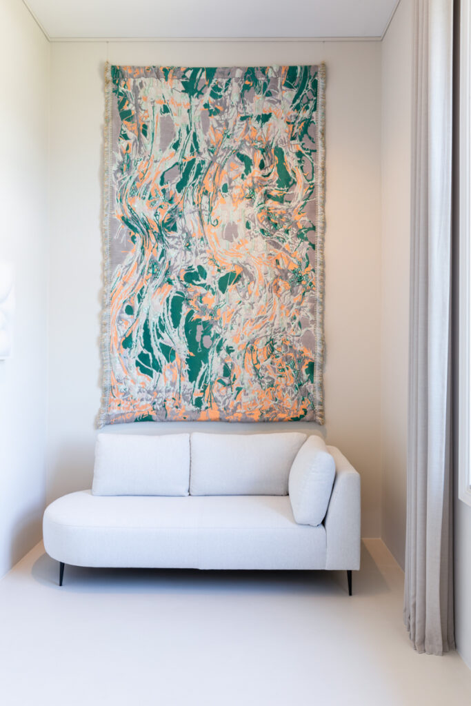 Flowing Neurons in studyroom - Sina Dyks